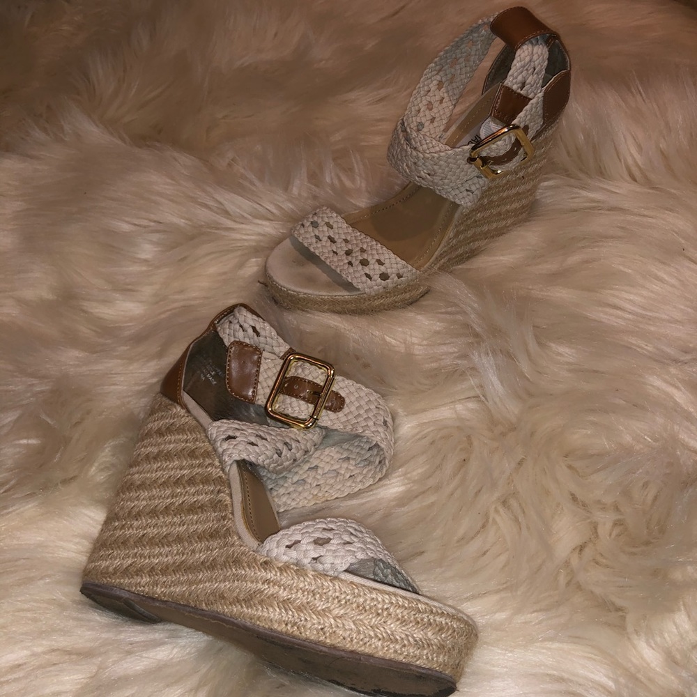 Steven Madden size 6.5 strappy knit woven wedges